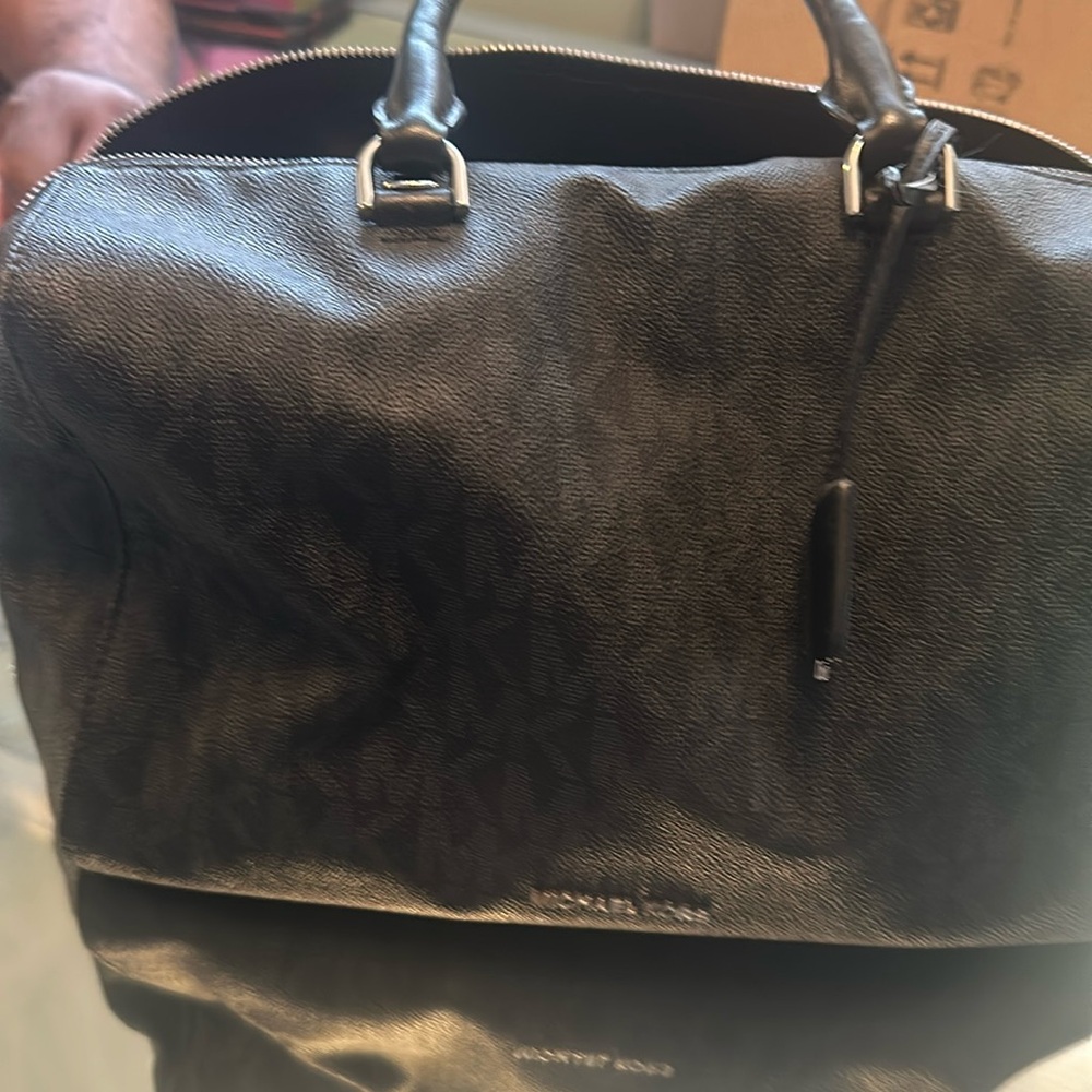 Black MK bag.
Excellent condition